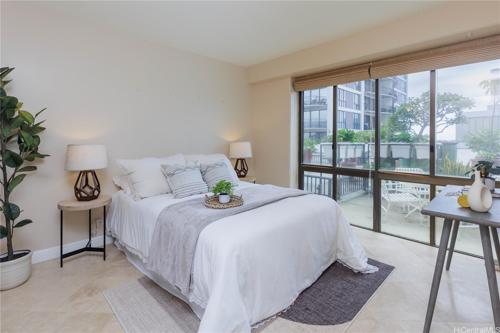 Harbor Square condo # 7A, Honolulu, Hawaii - photo 6 of 18