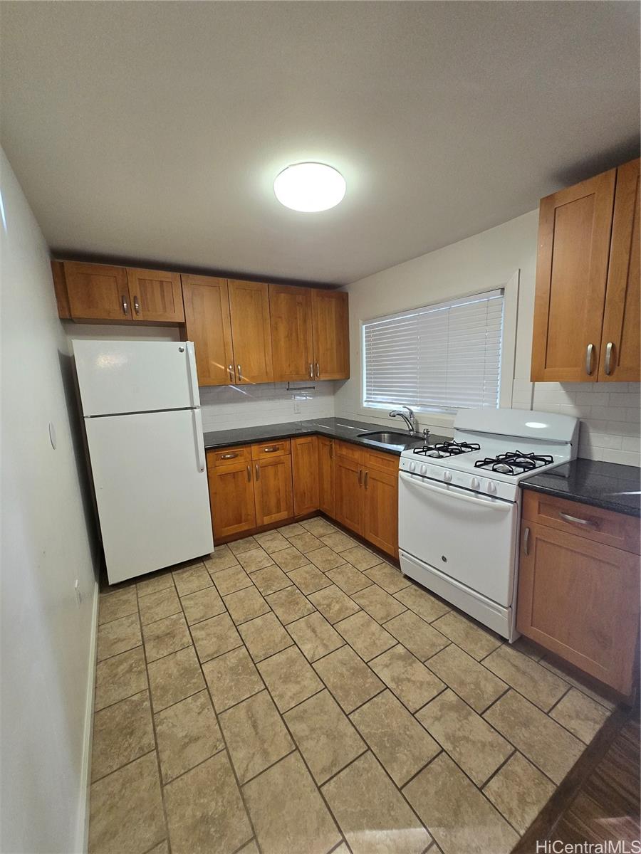 2258 Date St Honolulu - Rental - photo 3 of 11