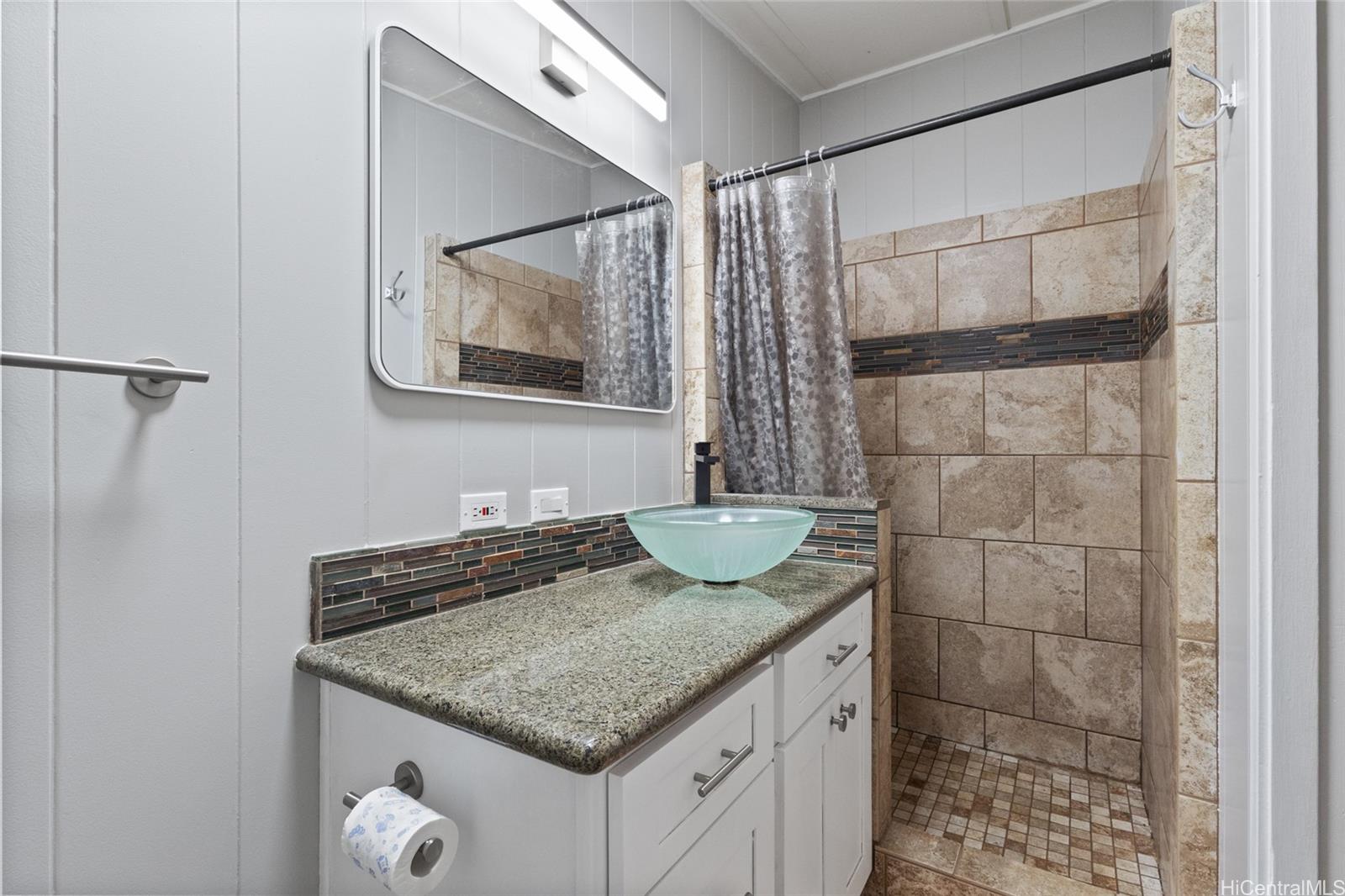 2265  Amokemoke St Pacific Palisades, PearlCity home - photo 16 of 25