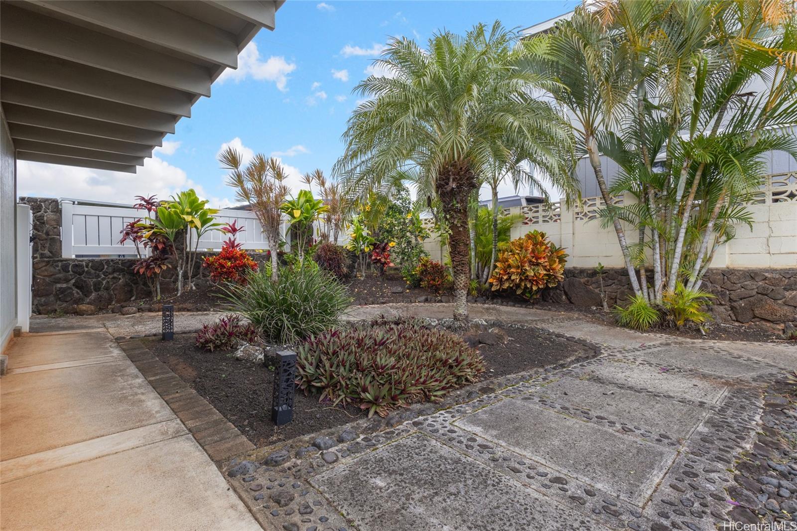 2265  Amokemoke St Pacific Palisades, PearlCity home - photo 3 of 25