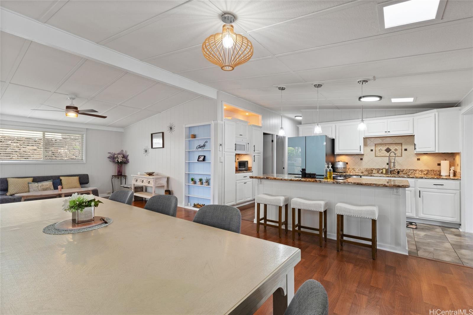 2265  Amokemoke St Pacific Palisades, PearlCity home - photo 6 of 25