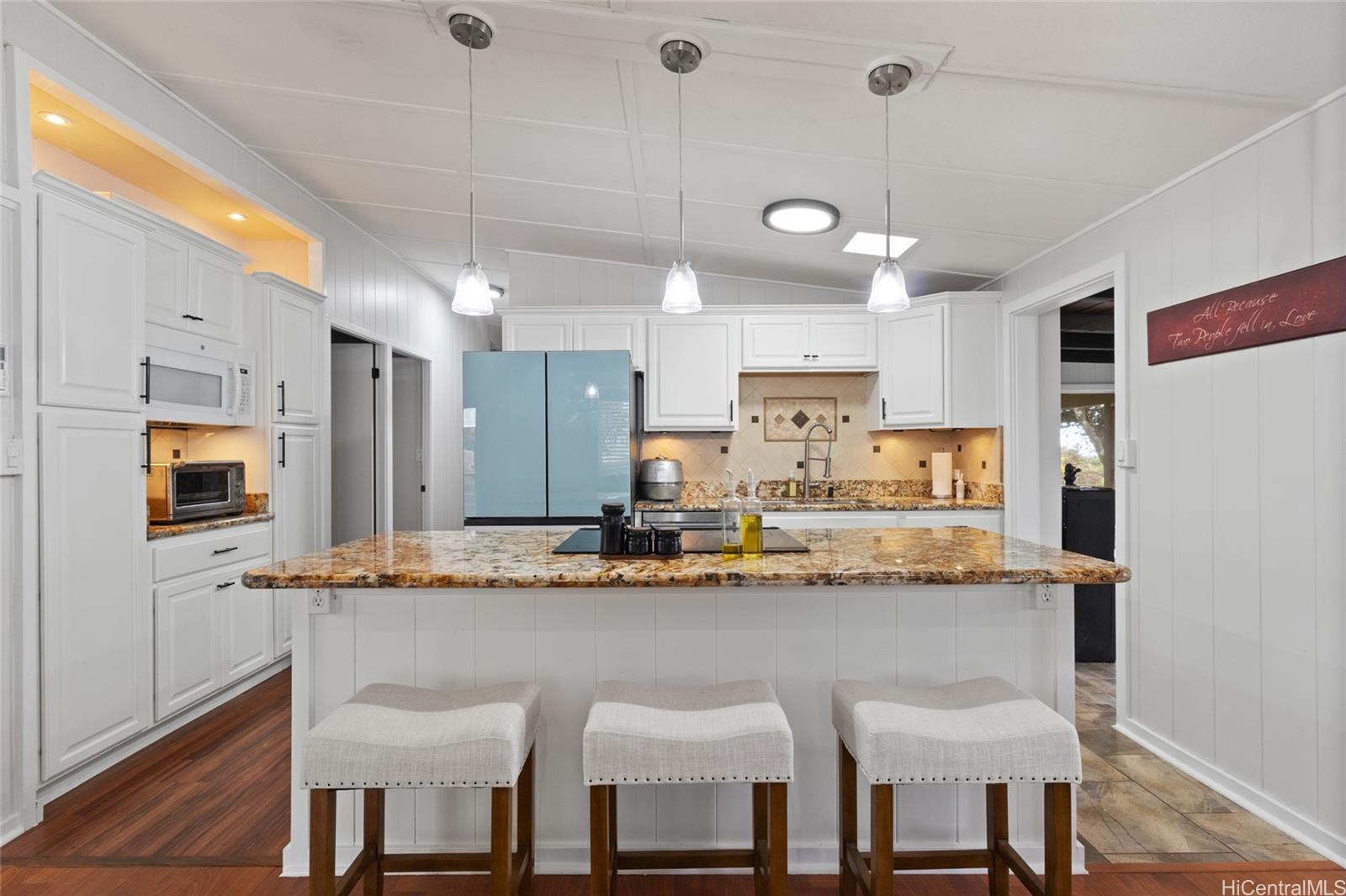 2265  Amokemoke St Pacific Palisades, PearlCity home - photo 7 of 25