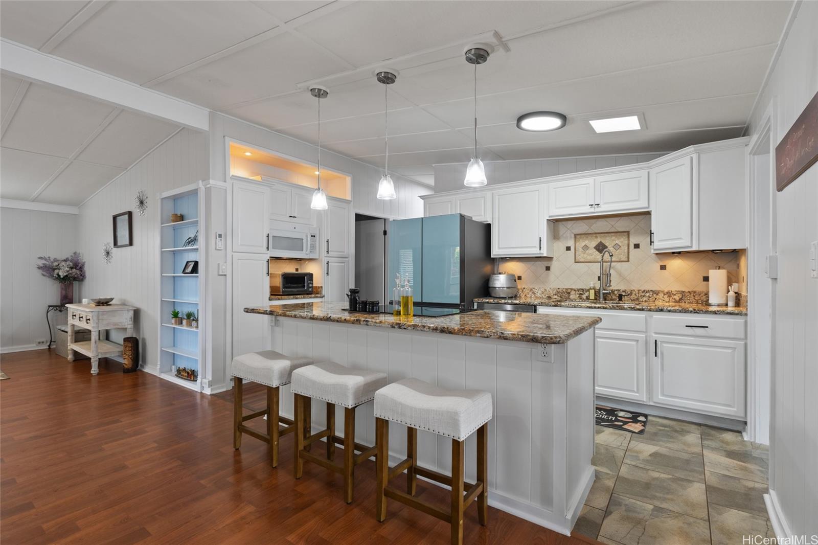 2265  Amokemoke St Pacific Palisades, PearlCity home - photo 8 of 25