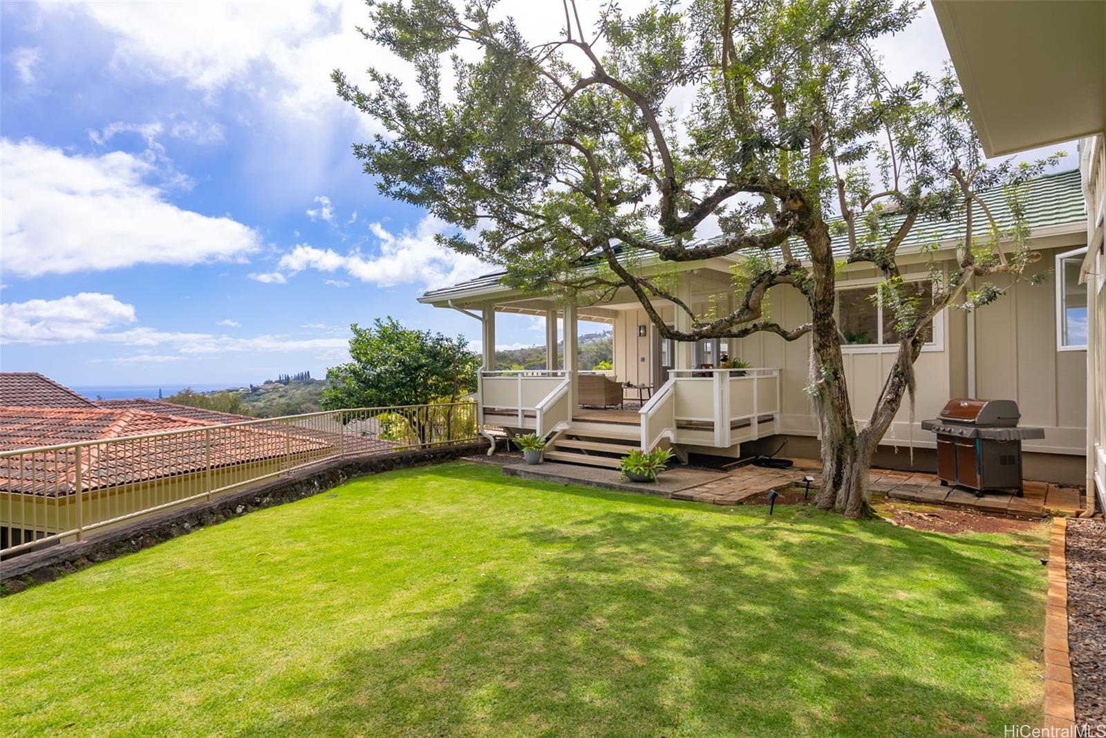2277  Halakau Street Waialae Iki, Diamond Head home - photo 10 of 25