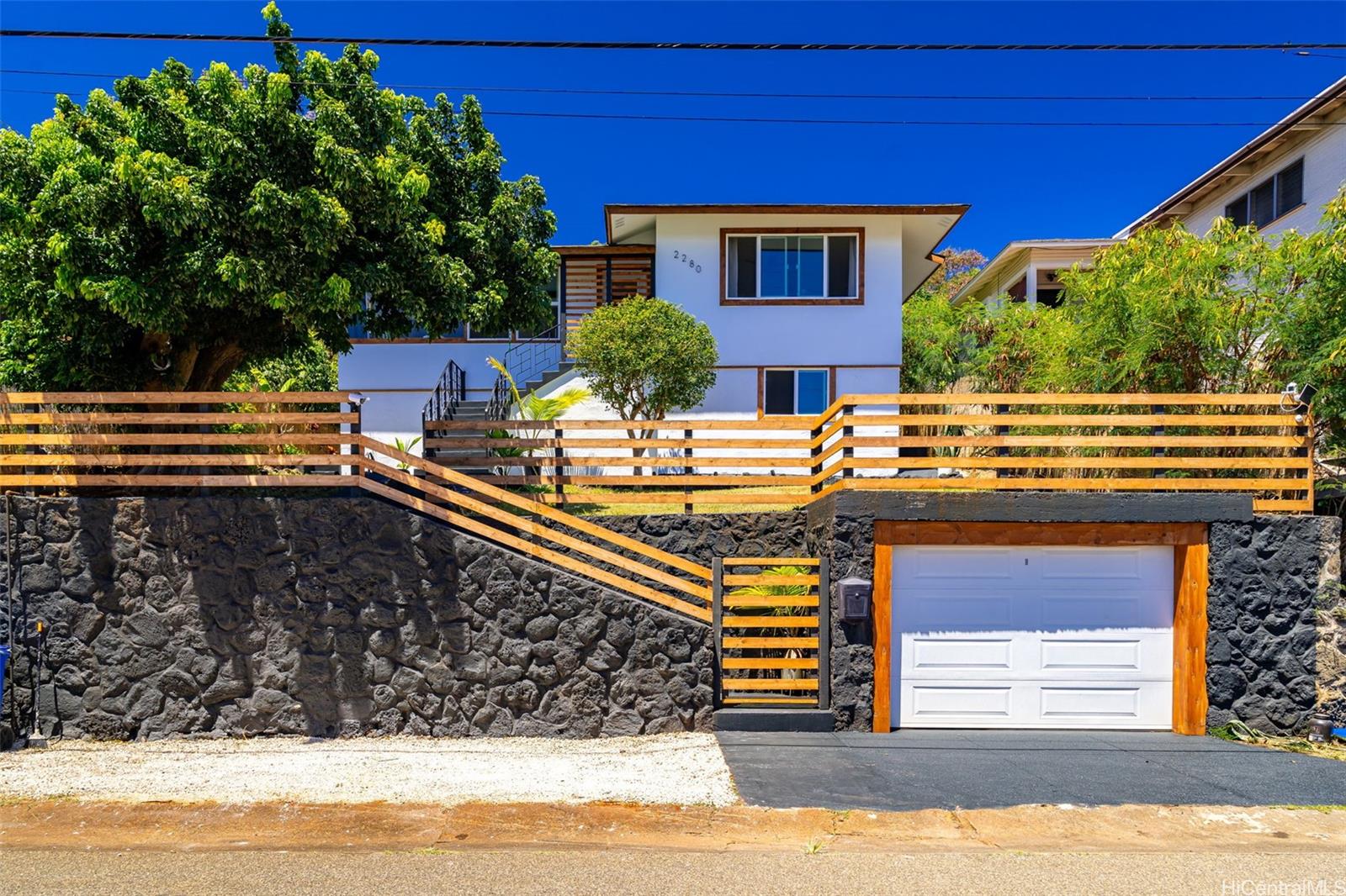 2280  Makanani Drive Kamehameha Heights, Honolulu home - photo 2 of 23