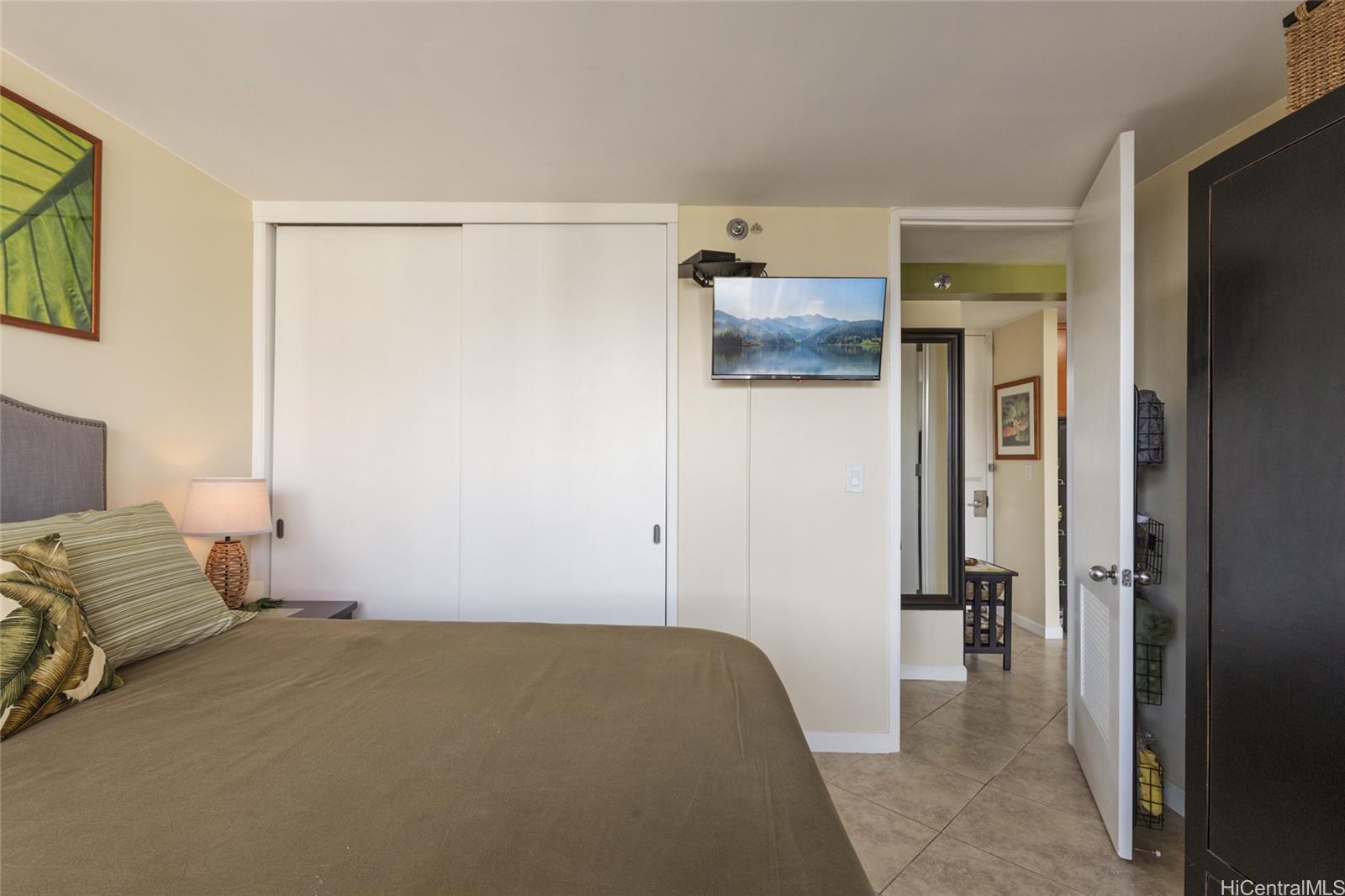 Waikiki Sunset condo # 1811, Honolulu, Hawaii - photo 13 of 25