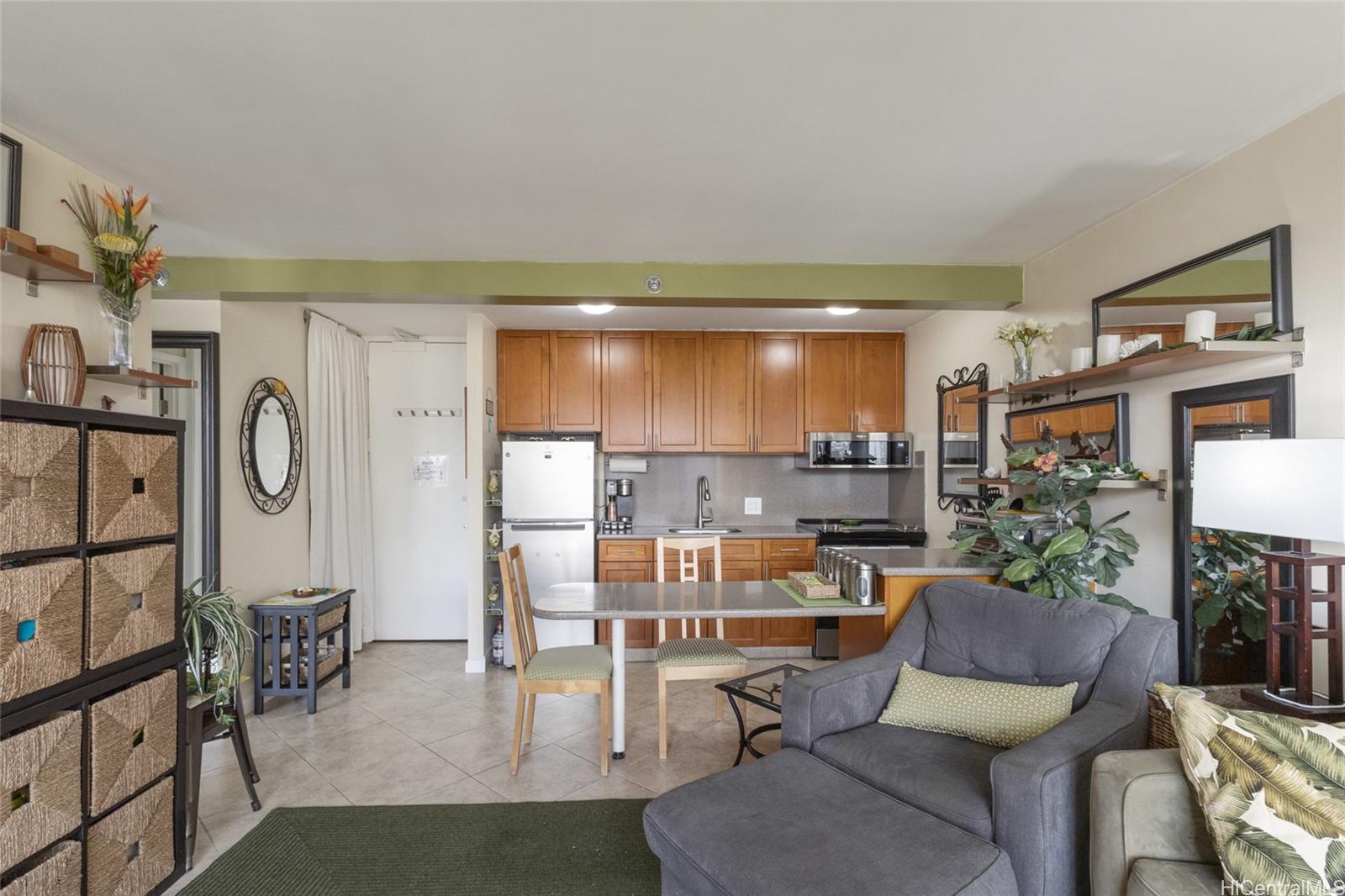 Waikiki Sunset condo # 1811, Honolulu, Hawaii - photo 7 of 25