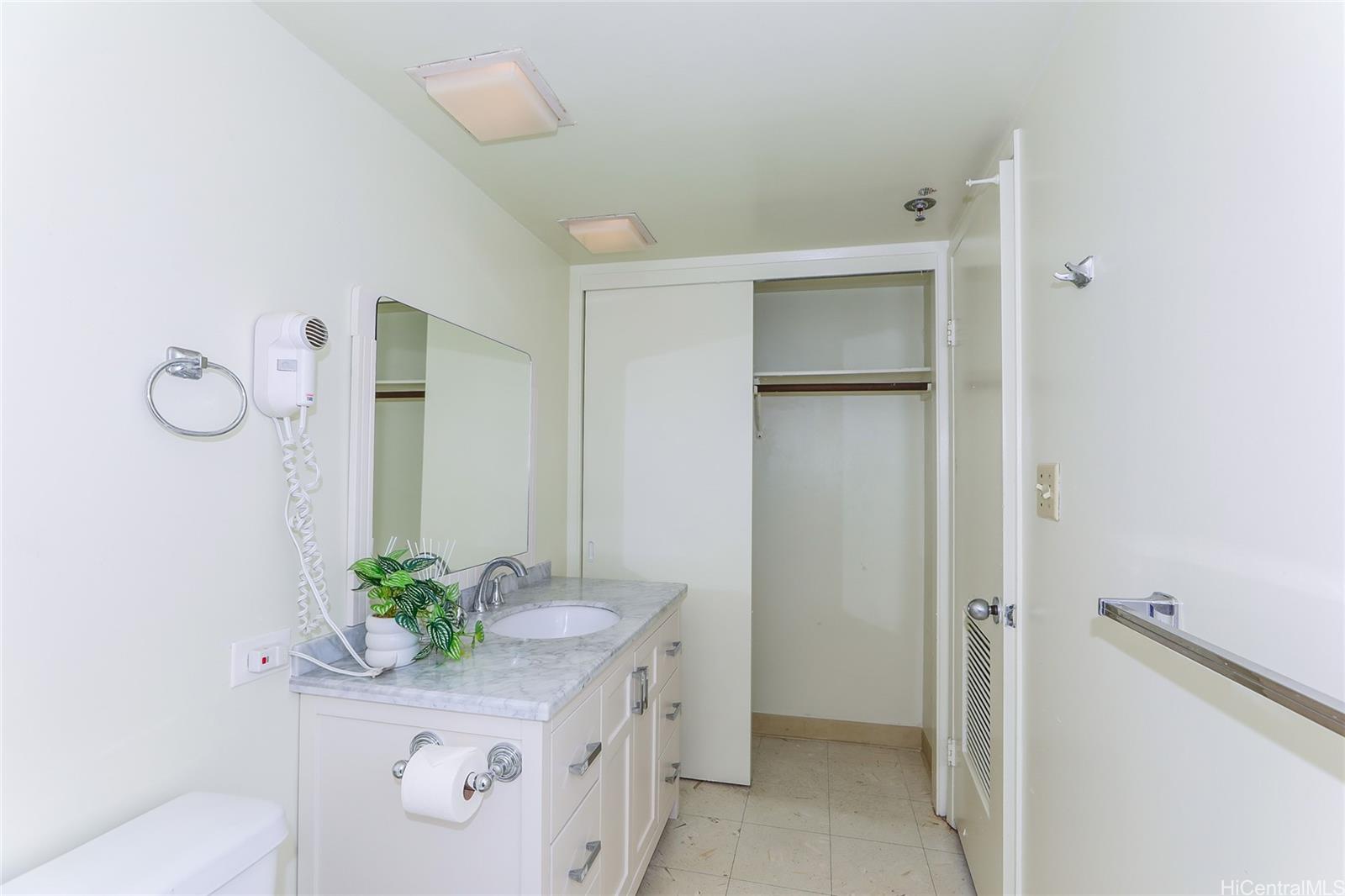 Waikiki Sunset condo # 2206, Honolulu, Hawaii - photo 14 of 18