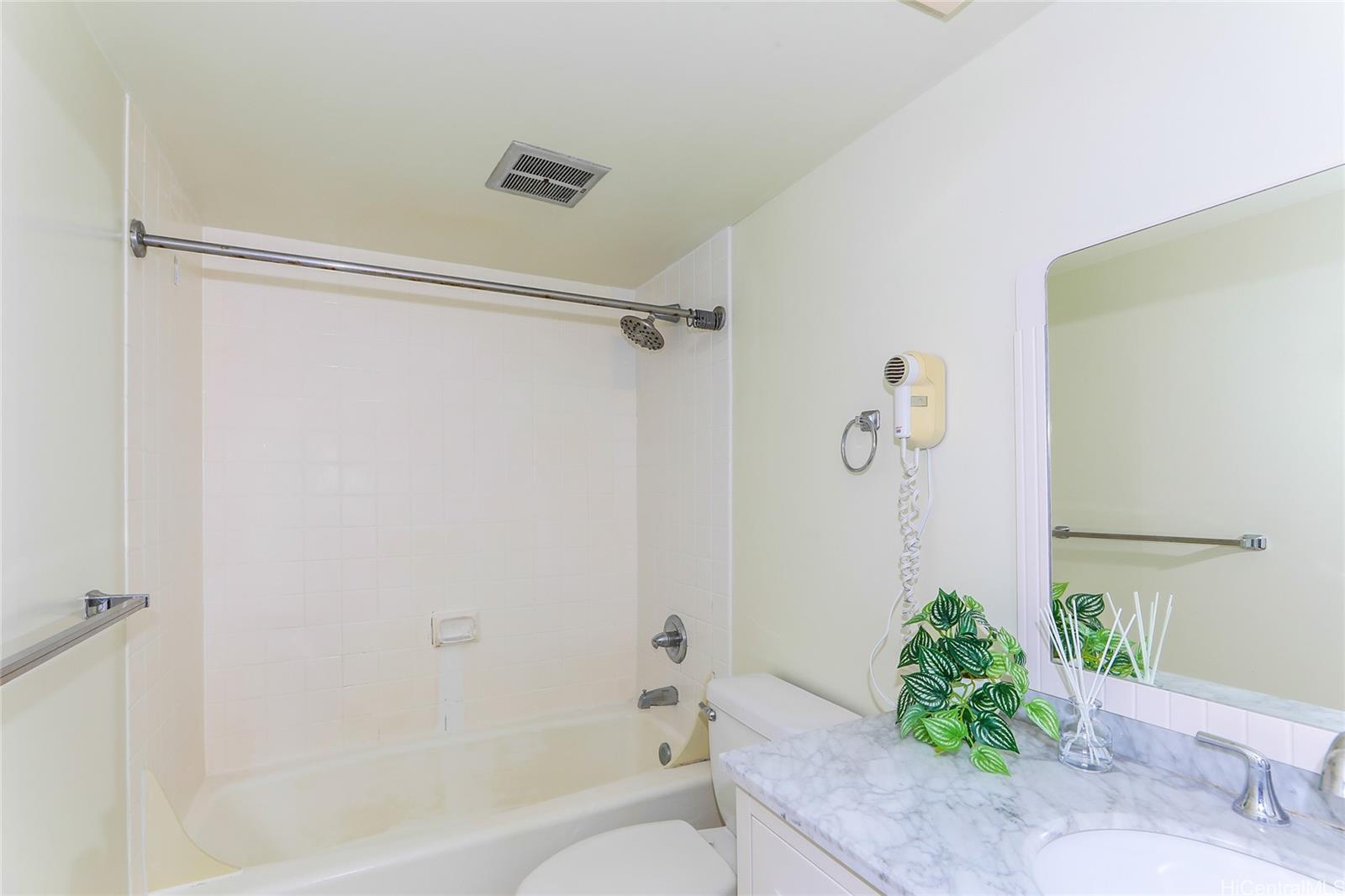 Waikiki Sunset condo # 2206, Honolulu, Hawaii - photo 16 of 18