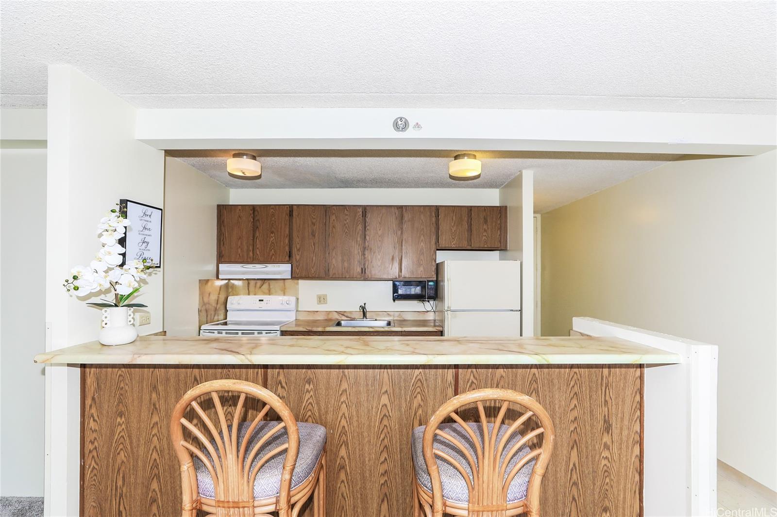 Waikiki Sunset condo # 2206, Honolulu, Hawaii - photo 4 of 18