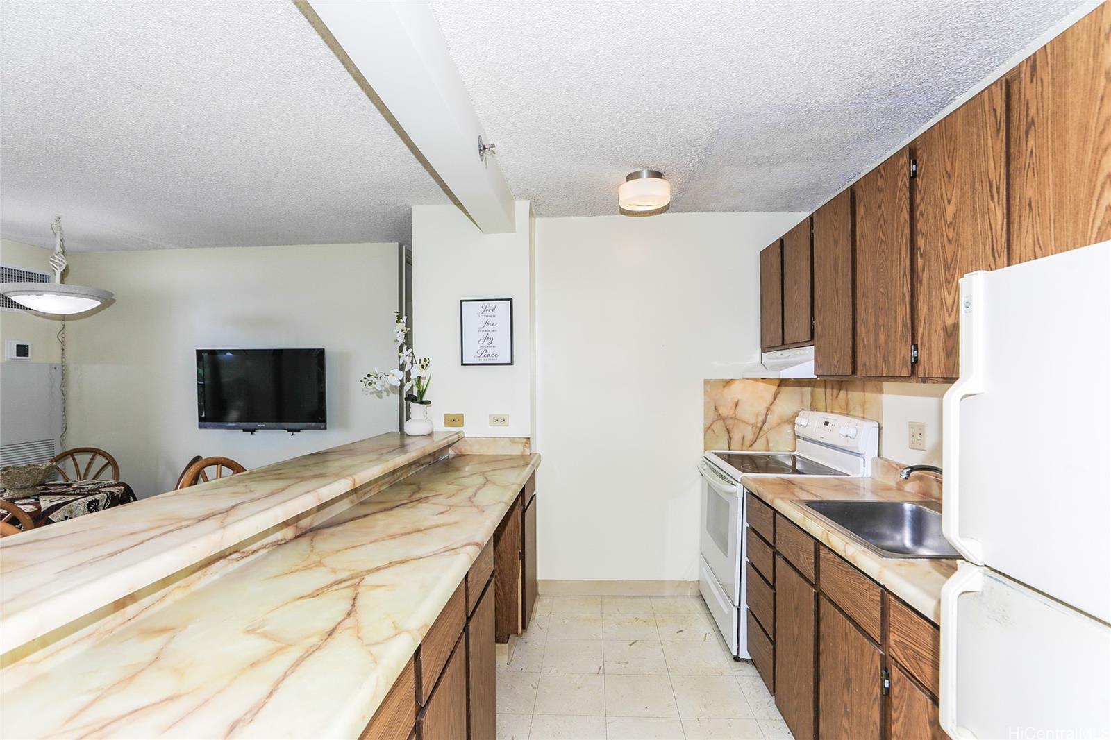 Waikiki Sunset condo # 2206, Honolulu, Hawaii - photo 6 of 18