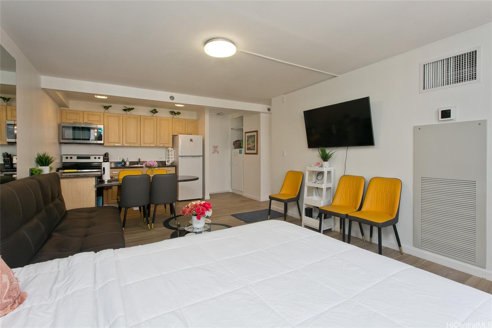 Waikiki Sunset condo # 2305(NUC), Honolulu, Hawaii - photo 4 of 12