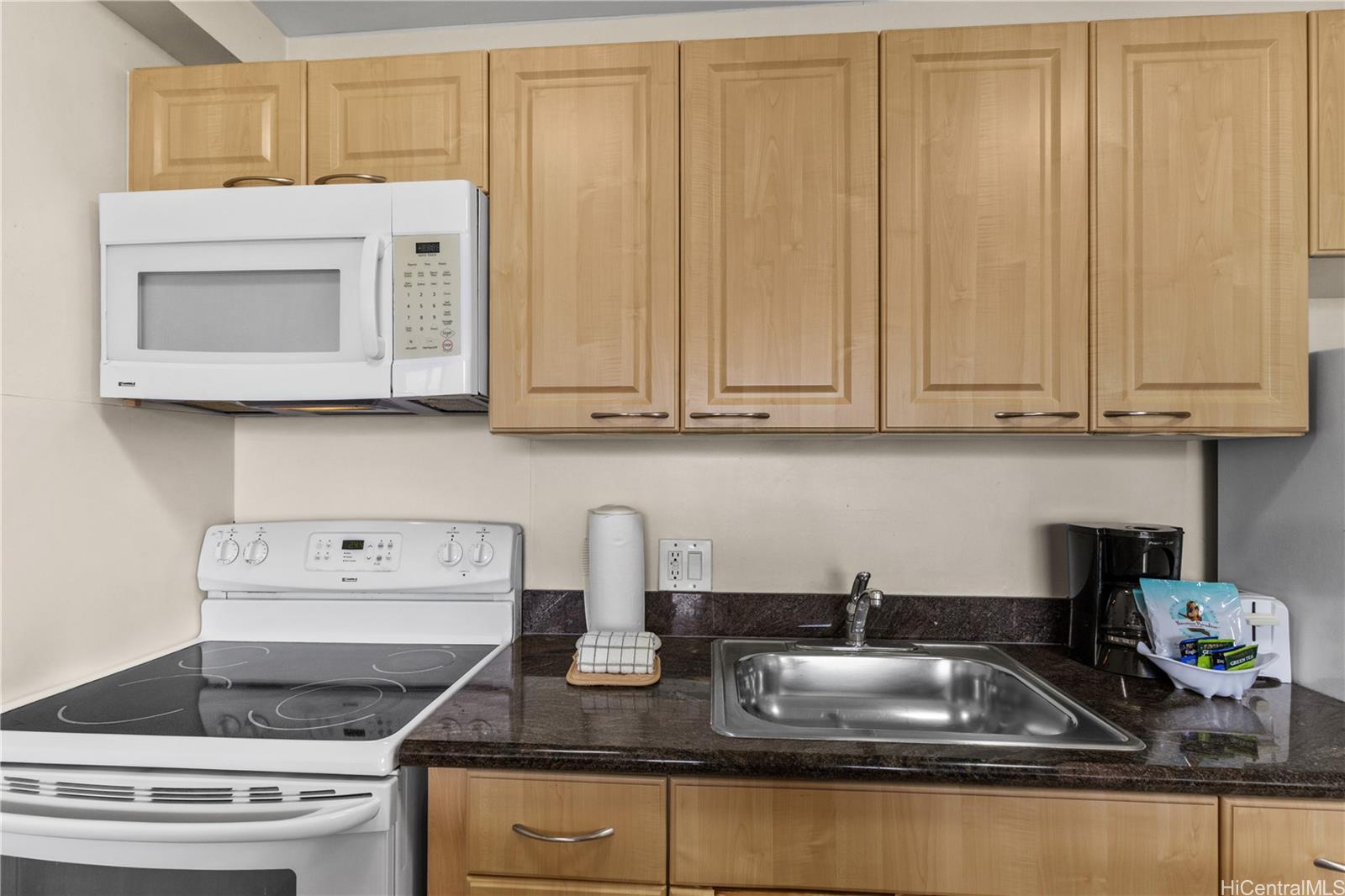 Waikiki Sunset condo # 3101, Honolulu, Hawaii - photo 7 of 19