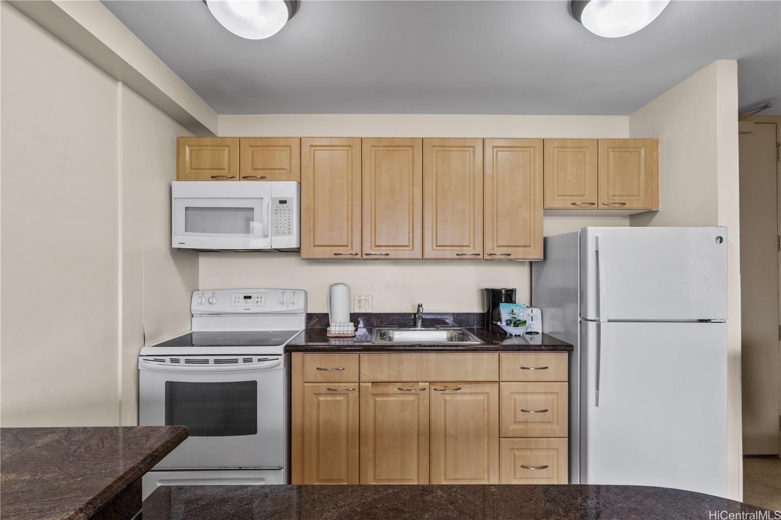 Waikiki Sunset condo # 3101, Honolulu, Hawaii - photo 8 of 19