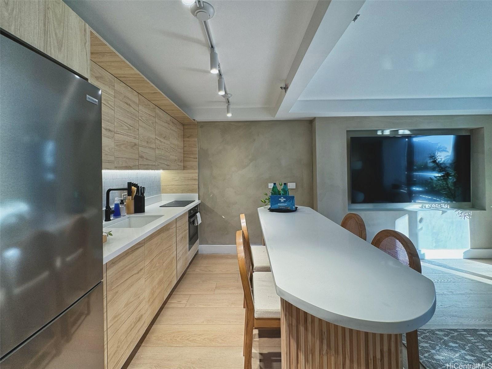 Waikiki Sunset condo # 710 (NUC), Honolulu, Hawaii - photo 8 of 25