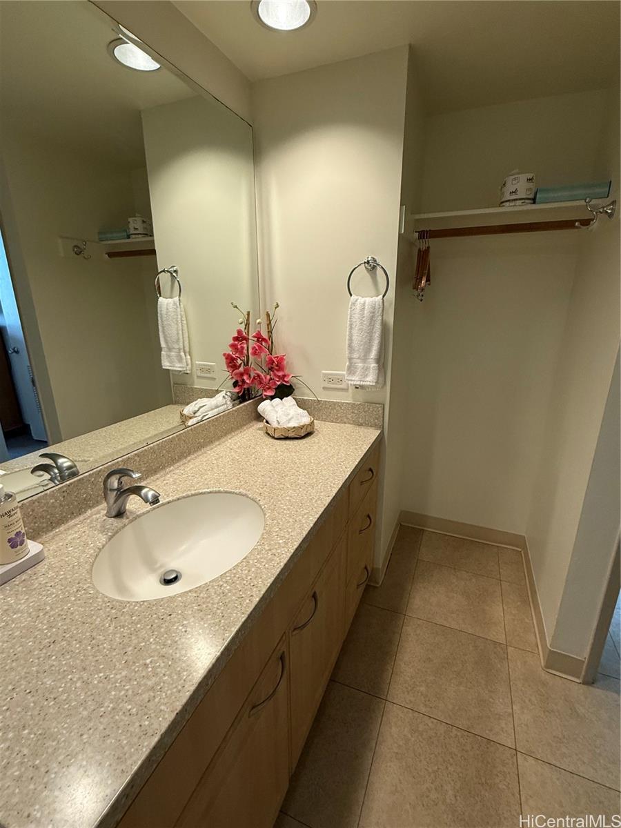 Waikiki Sunset condo # 807, Honolulu, Hawaii - photo 10 of 10