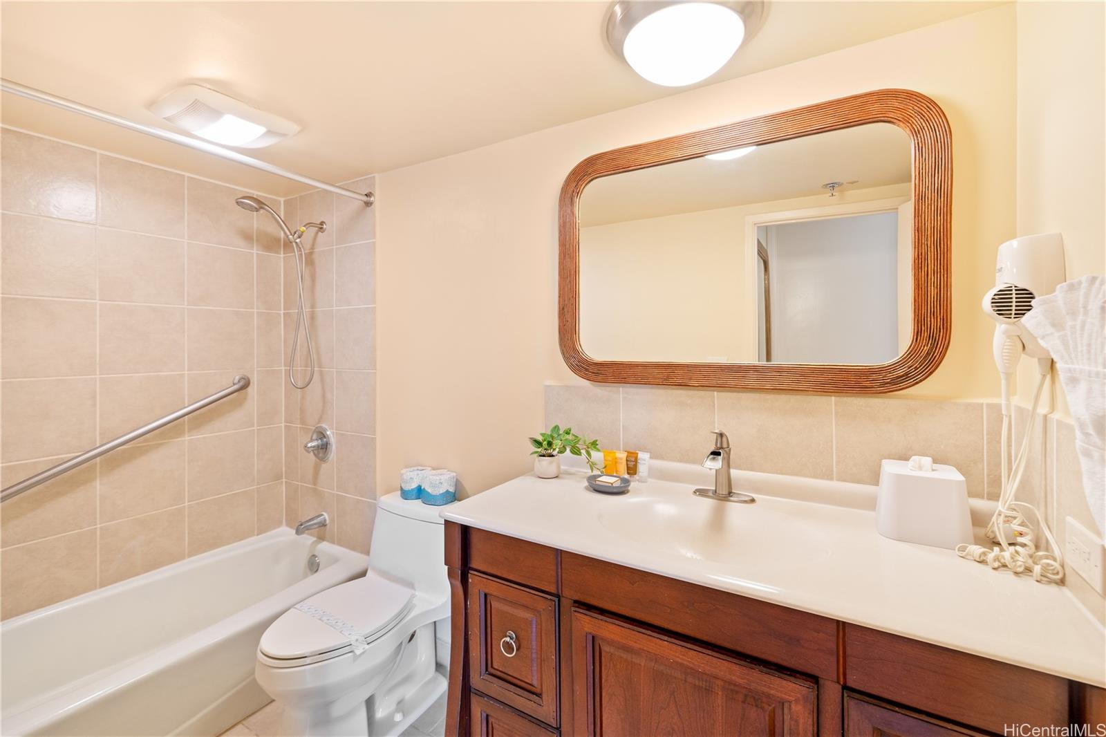 Waikiki Sunset condo # 810(NUC), Honolulu, Hawaii - photo 15 of 24