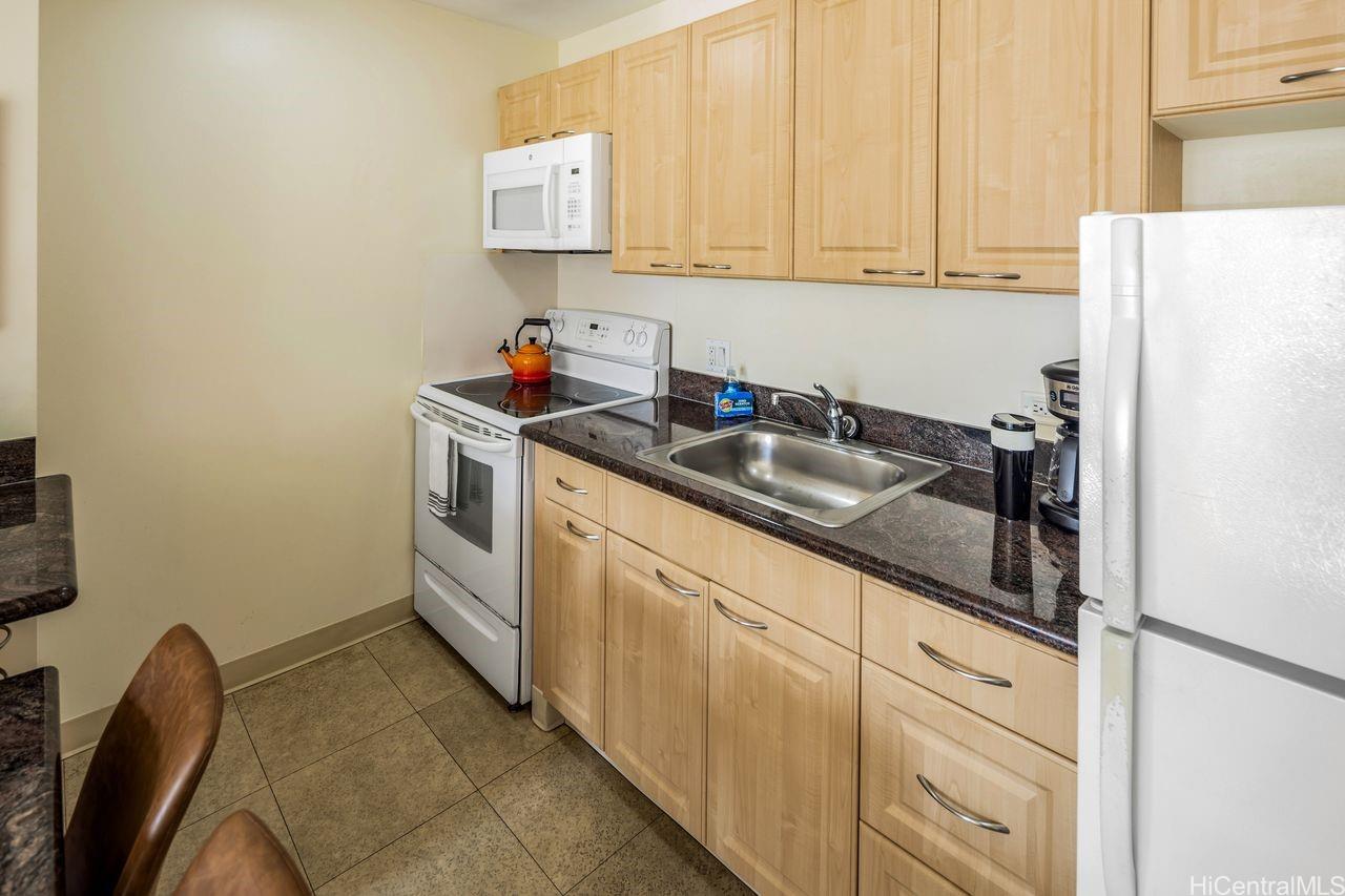 Waikiki Sunset condo # 906, Honolulu, Hawaii - photo 5 of 25