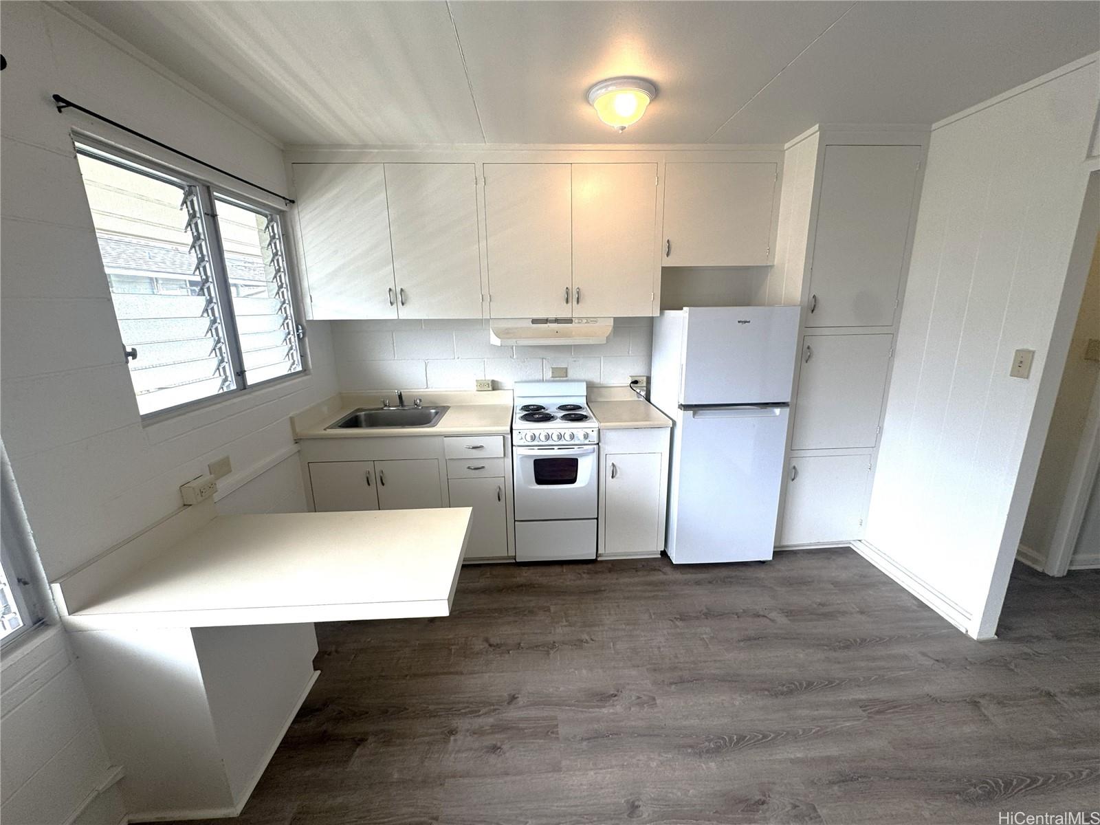 2307 Fern St Honolulu - Rental - photo 4 of 11