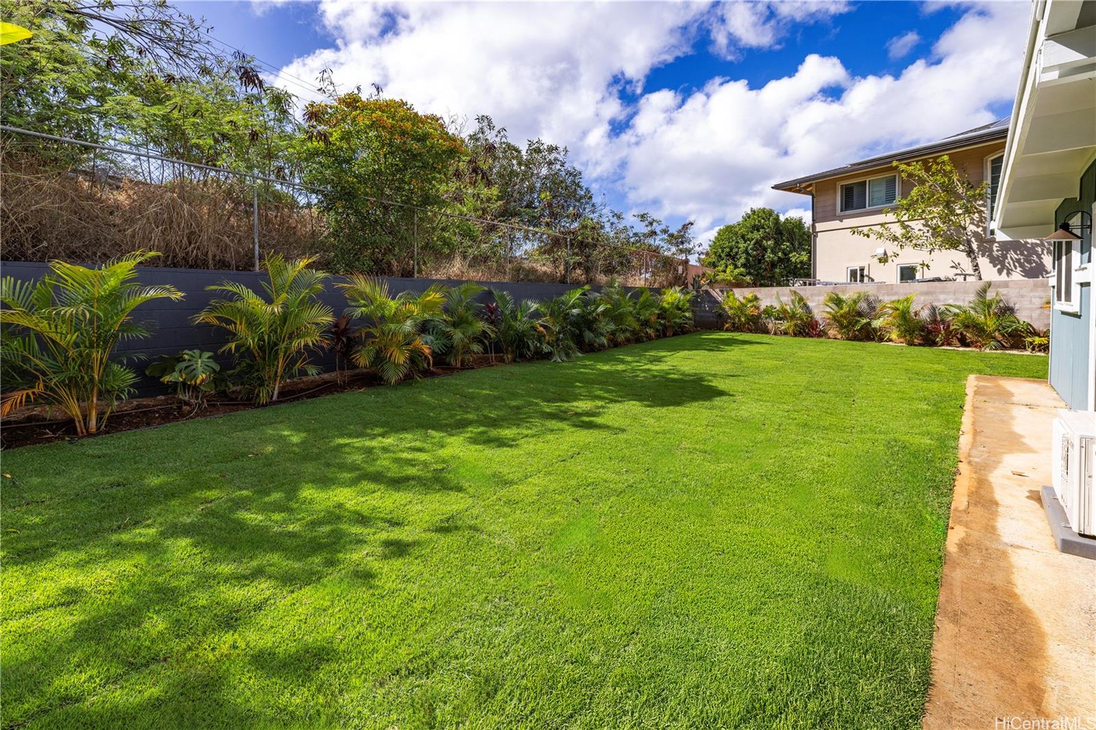 231  Hanakoa Place Koko Head Terrace, Hawaii Kai home - photo 8 of 17