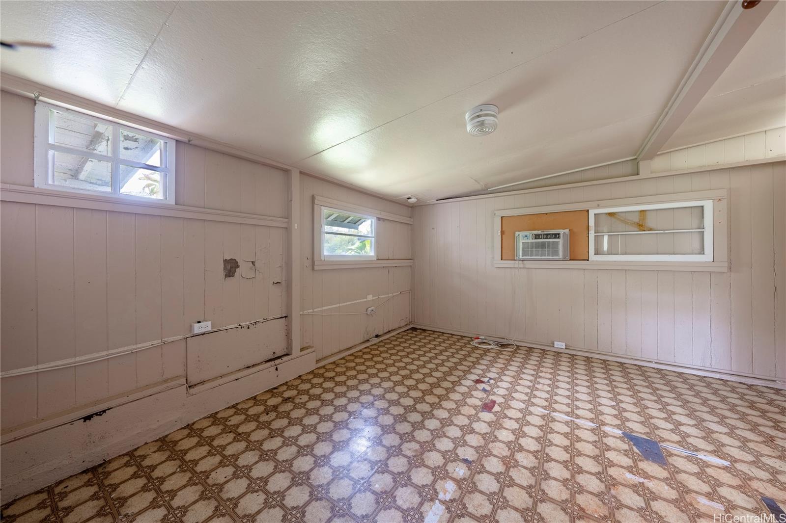 2315  California Ave Wahiawa Heights, Central home - photo 9 of 13