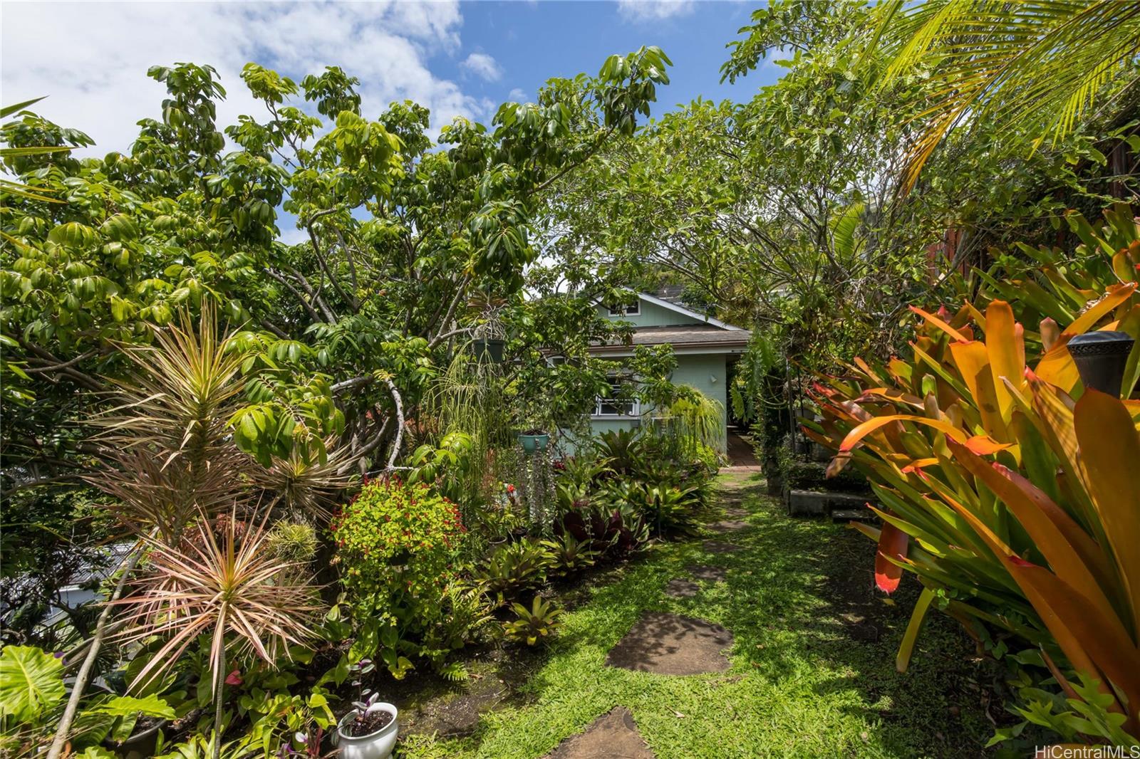 2316  Round Top Drive Makiki Heights, Honolulu home - photo 23 of 25