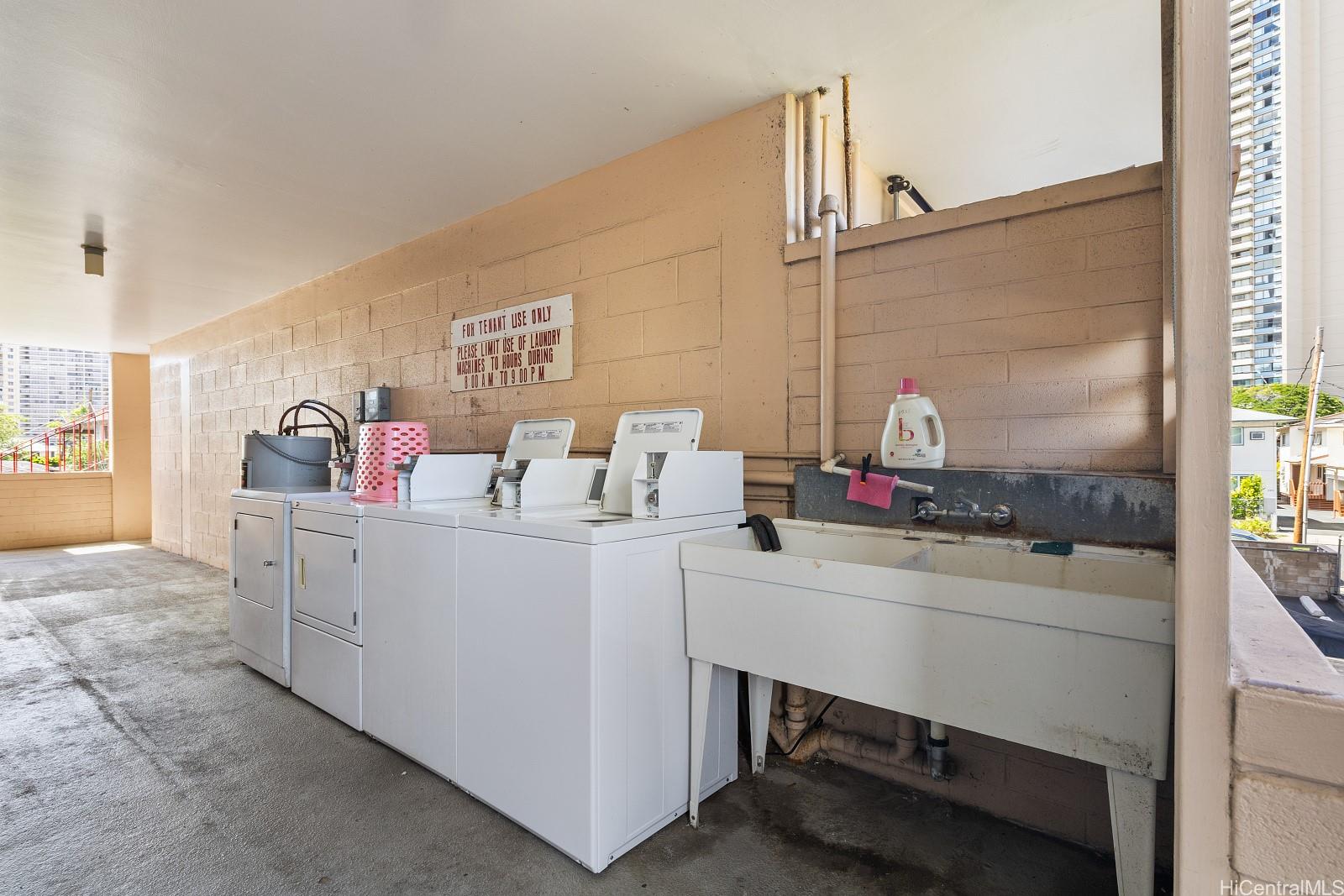 2318 Lime Street Honolulu - Multi-family - photo 3 of 25