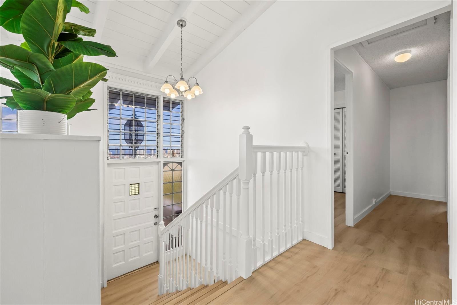 2325  Round Top Dr Makiki Heights, Honolulu home - photo 6 of 25