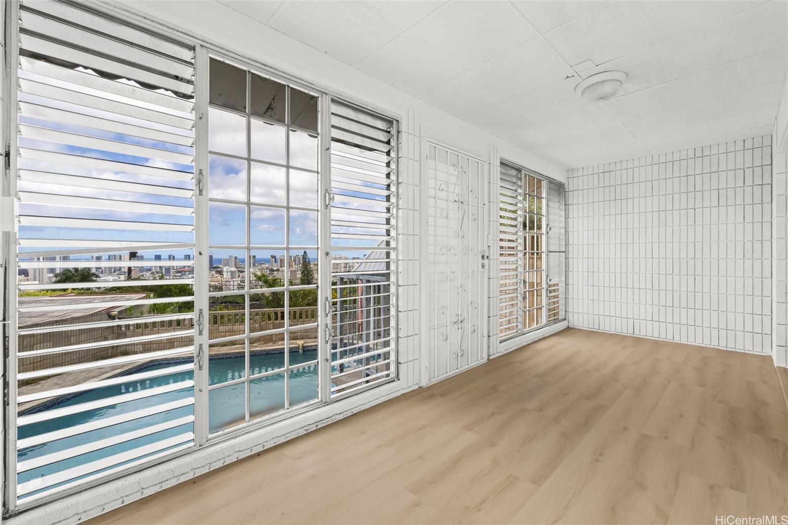 2325/2327 Round Top Dr Honolulu - Multi-family - photo 17 of 25