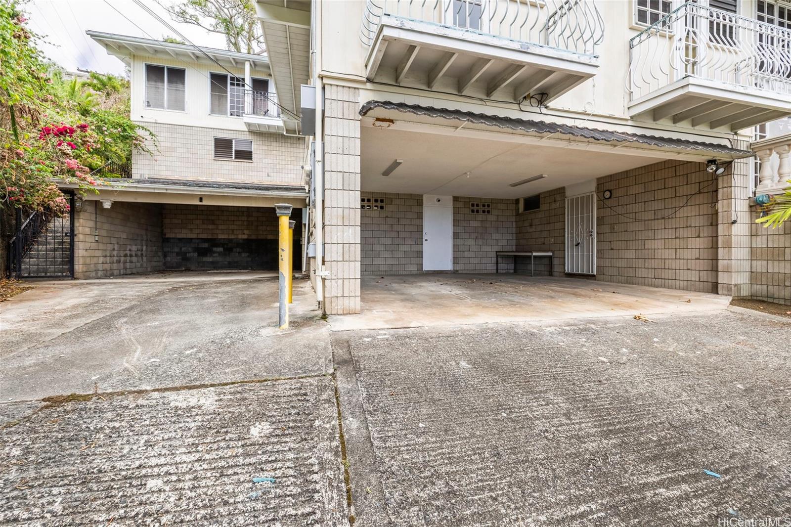 2327  Round Top Dr Makiki Heights, Honolulu home - photo 2 of 22