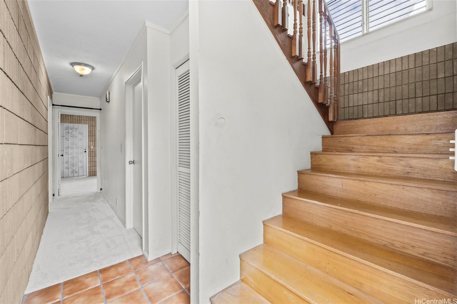 2327  Round Top Dr Makiki Heights, Honolulu home - photo 3 of 22