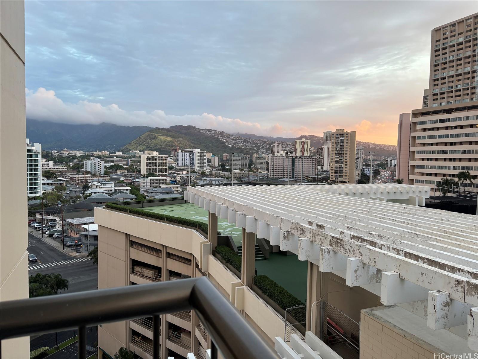 Marco Polo Apts condo # 1008, Honolulu, Hawaii - photo 5 of 7