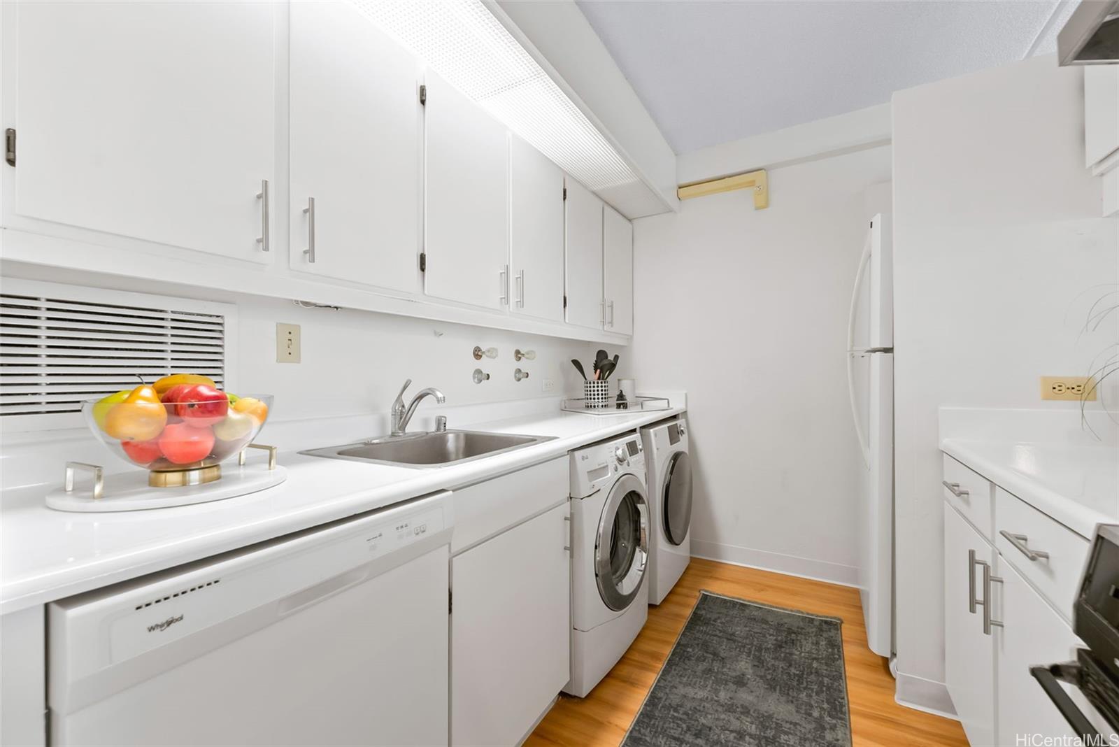 Marco Polo Apts condo # 1301, Honolulu, Hawaii - photo 5 of 25