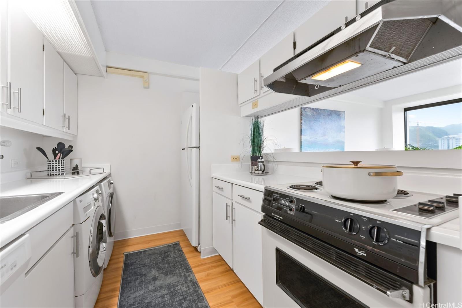 Marco Polo Apts condo # 1301, Honolulu, Hawaii - photo 6 of 25