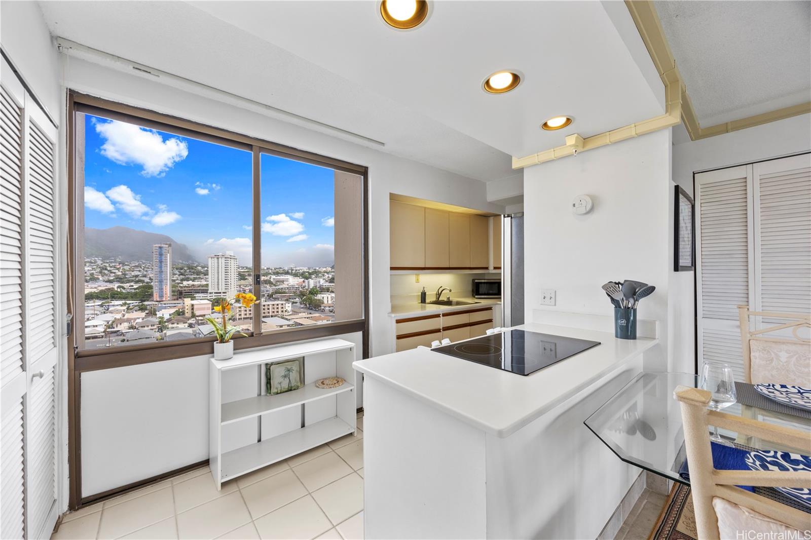 Marco Polo Apts condo # 1317, Honolulu, Hawaii - photo 11 of 25