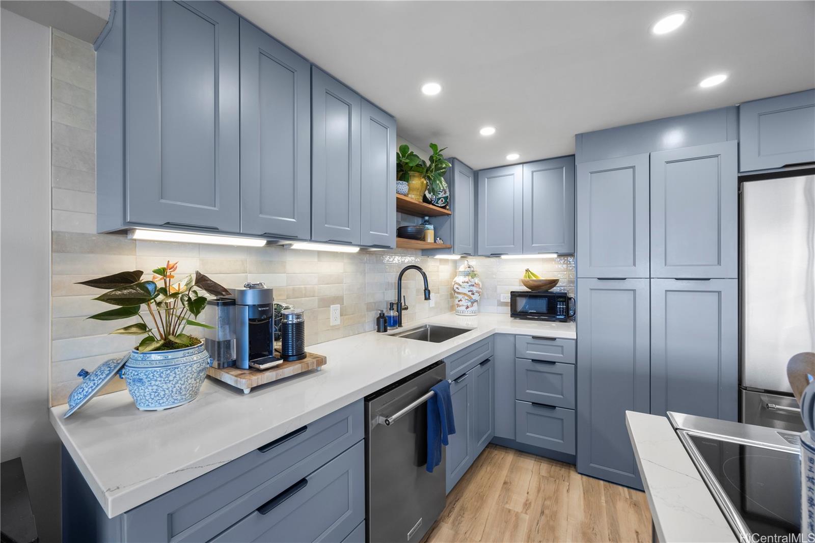 Marco Polo Apts condo # 1410, Honolulu, Hawaii - photo 12 of 25