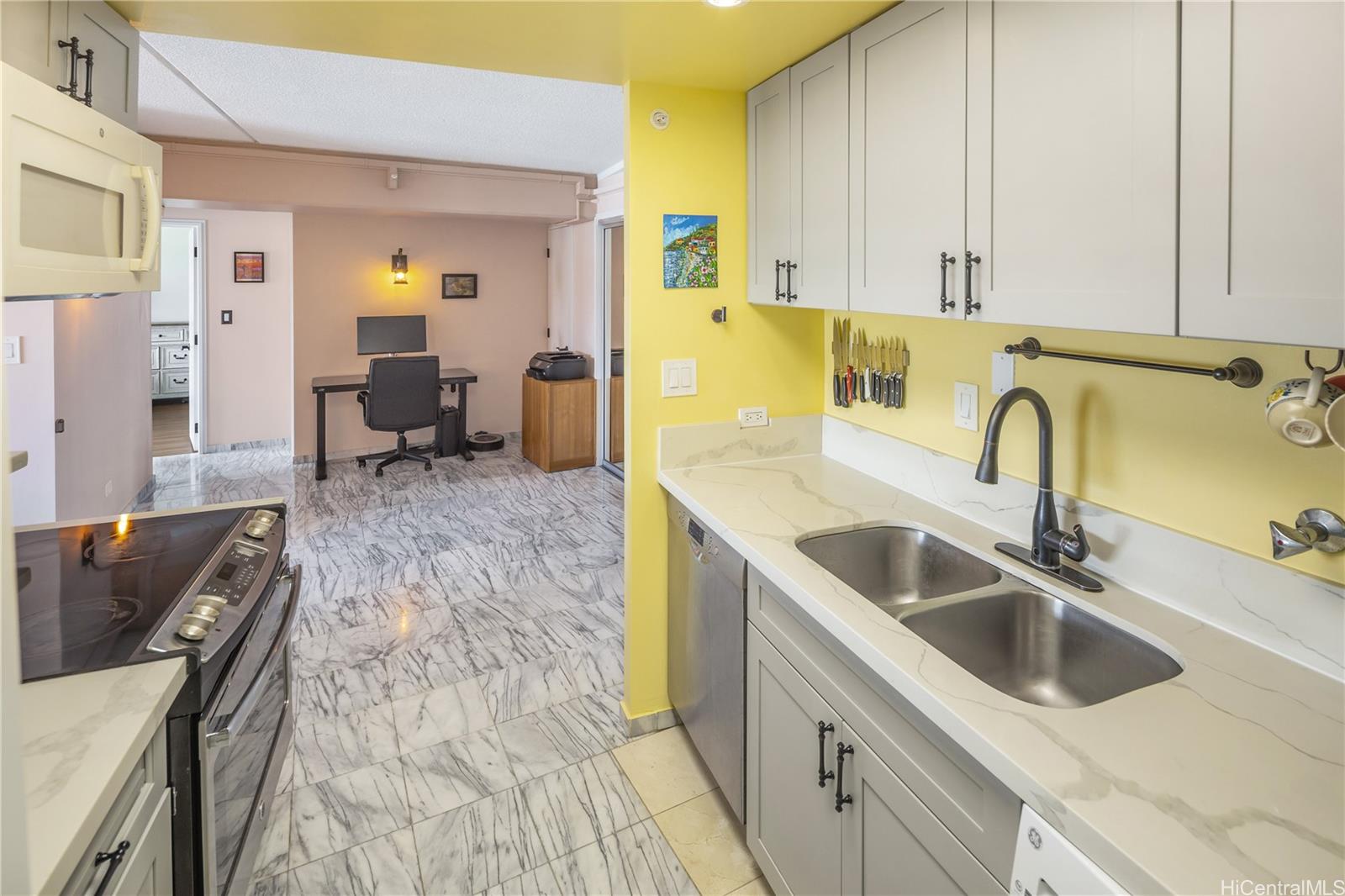 Marco Polo Apts condo # 1607, Honolulu, Hawaii - photo 3 of 21