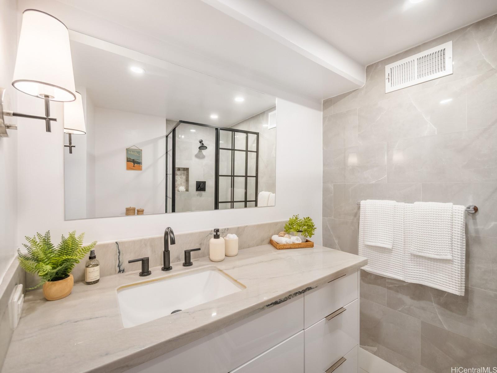 Marco Polo Apts condo # 1803, Honolulu, Hawaii - photo 7 of 18