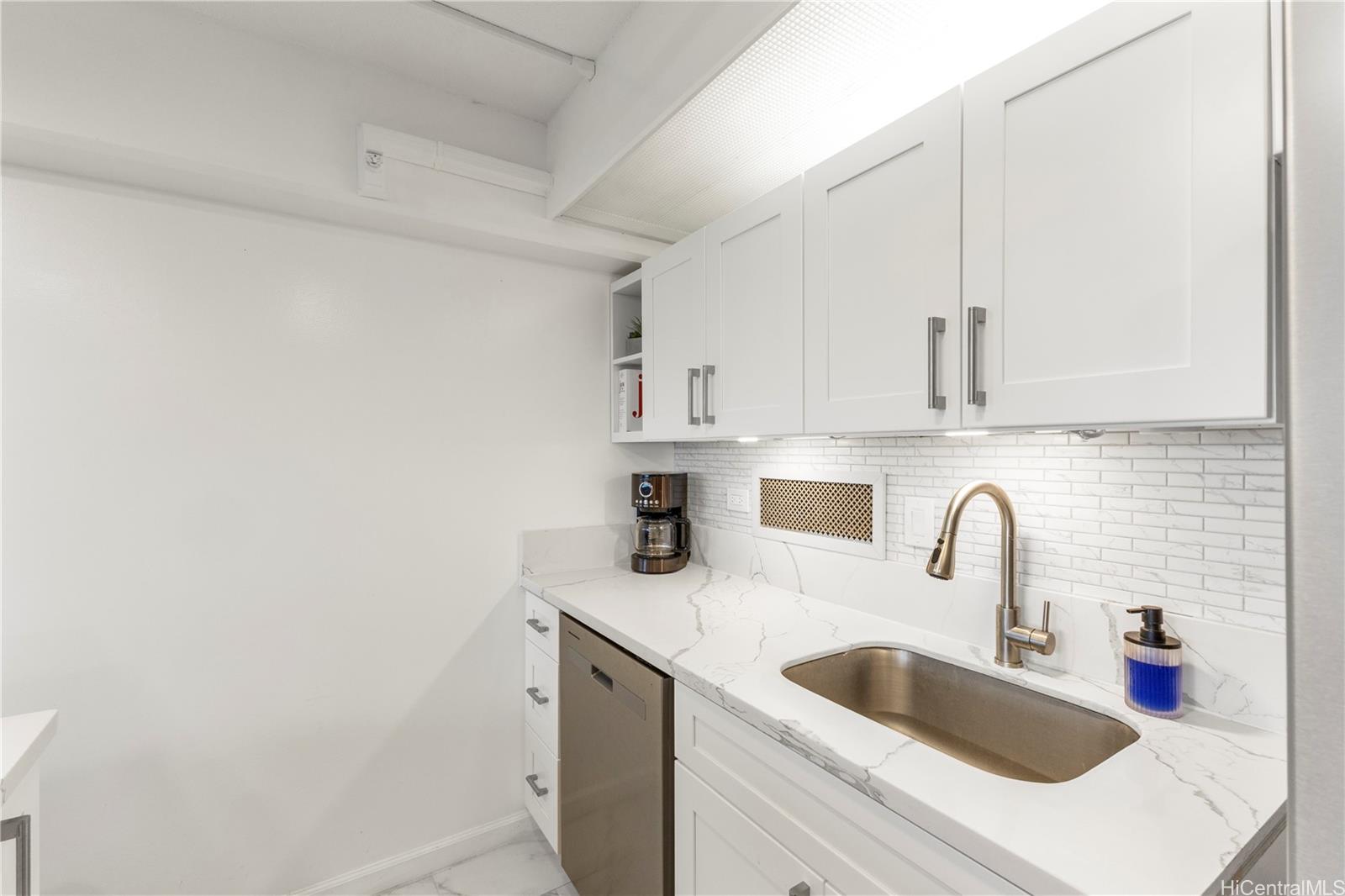 Marco Polo Apts condo # 2216, Honolulu, Hawaii - photo 11 of 25