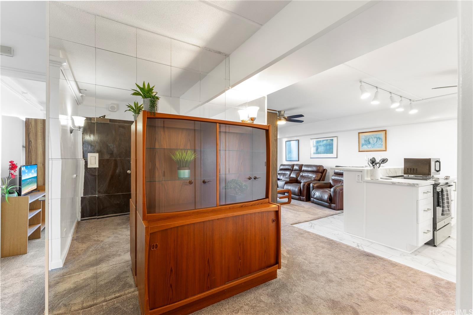 Marco Polo Apts condo # 2216, Honolulu, Hawaii - photo 4 of 25