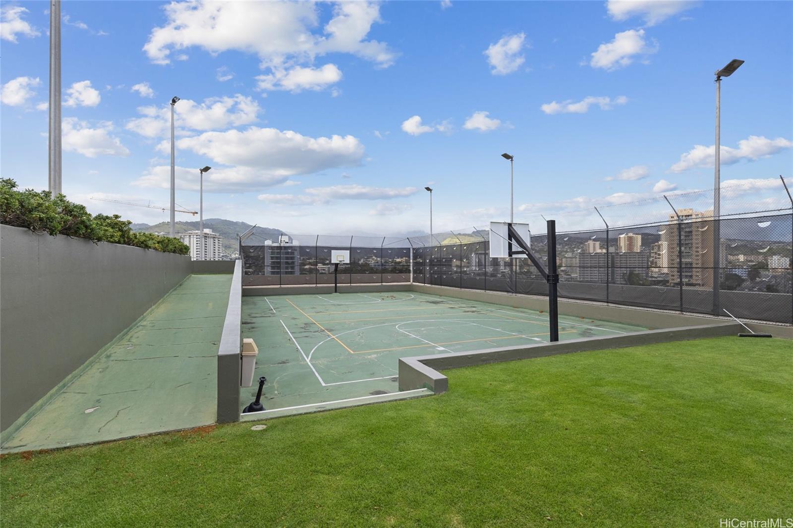 Marco Polo Apts condo # 3202, Honolulu, Hawaii - photo 21 of 24