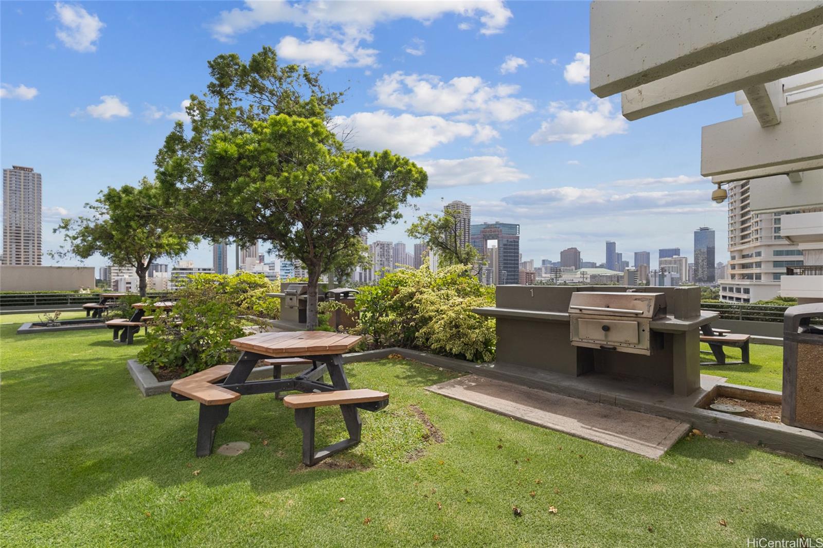 Marco Polo Apts condo # 3202, Honolulu, Hawaii - photo 23 of 24