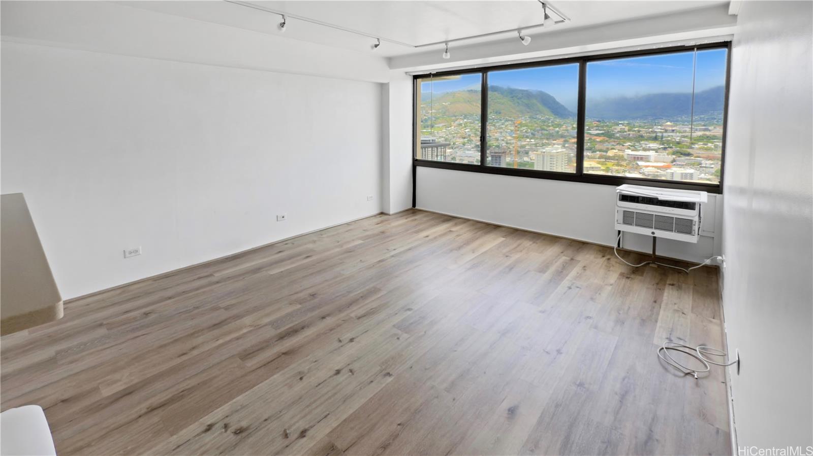 Marco Polo Apts condo # 3202, Honolulu, Hawaii - photo 4 of 24