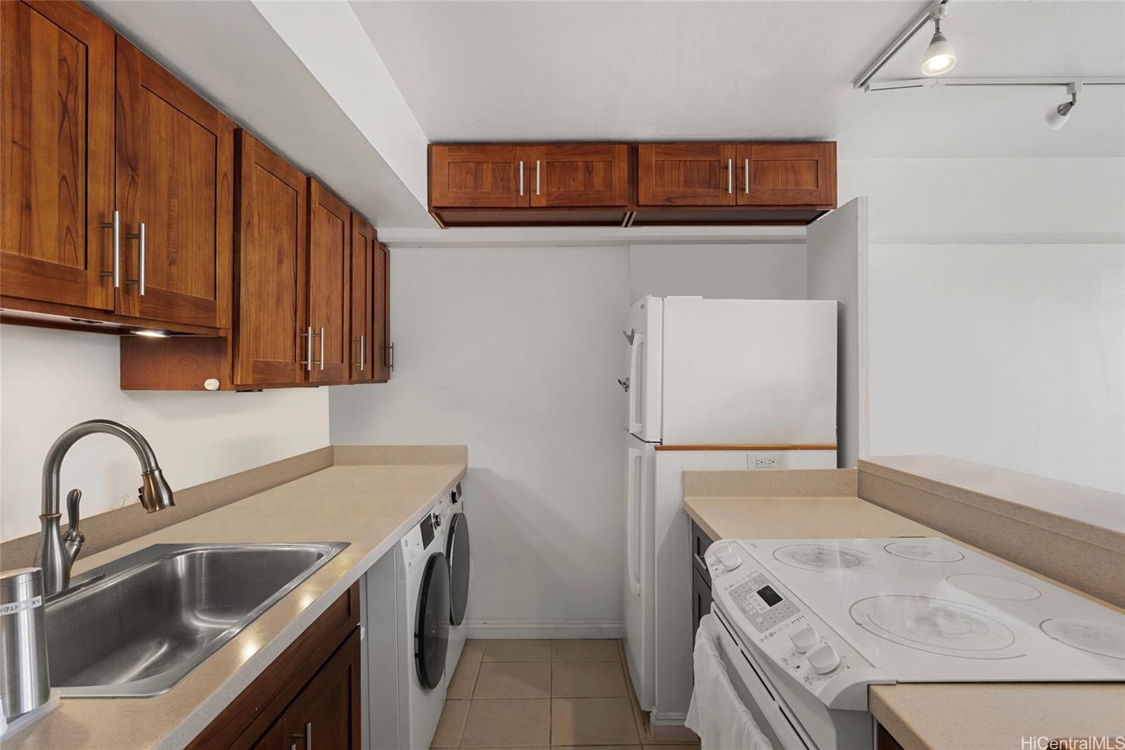 Marco Polo Apts condo # 3202, Honolulu, Hawaii - photo 5 of 24