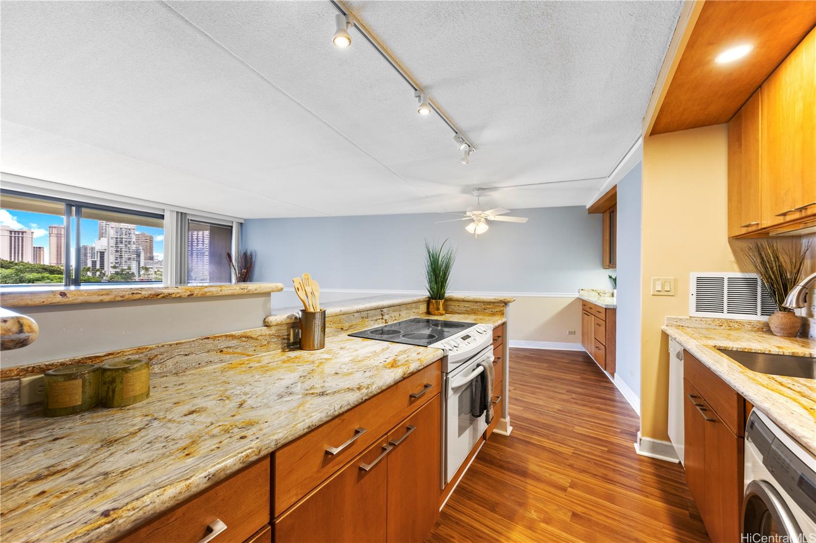 Marco Polo Apts condo # 614, Honolulu, Hawaii - photo 5 of 25