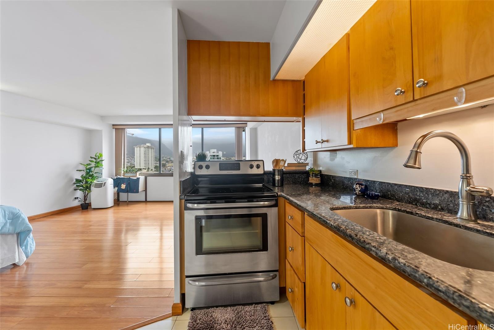 Marco Polo Apts condo # 906, Honolulu, Hawaii - photo 7 of 25