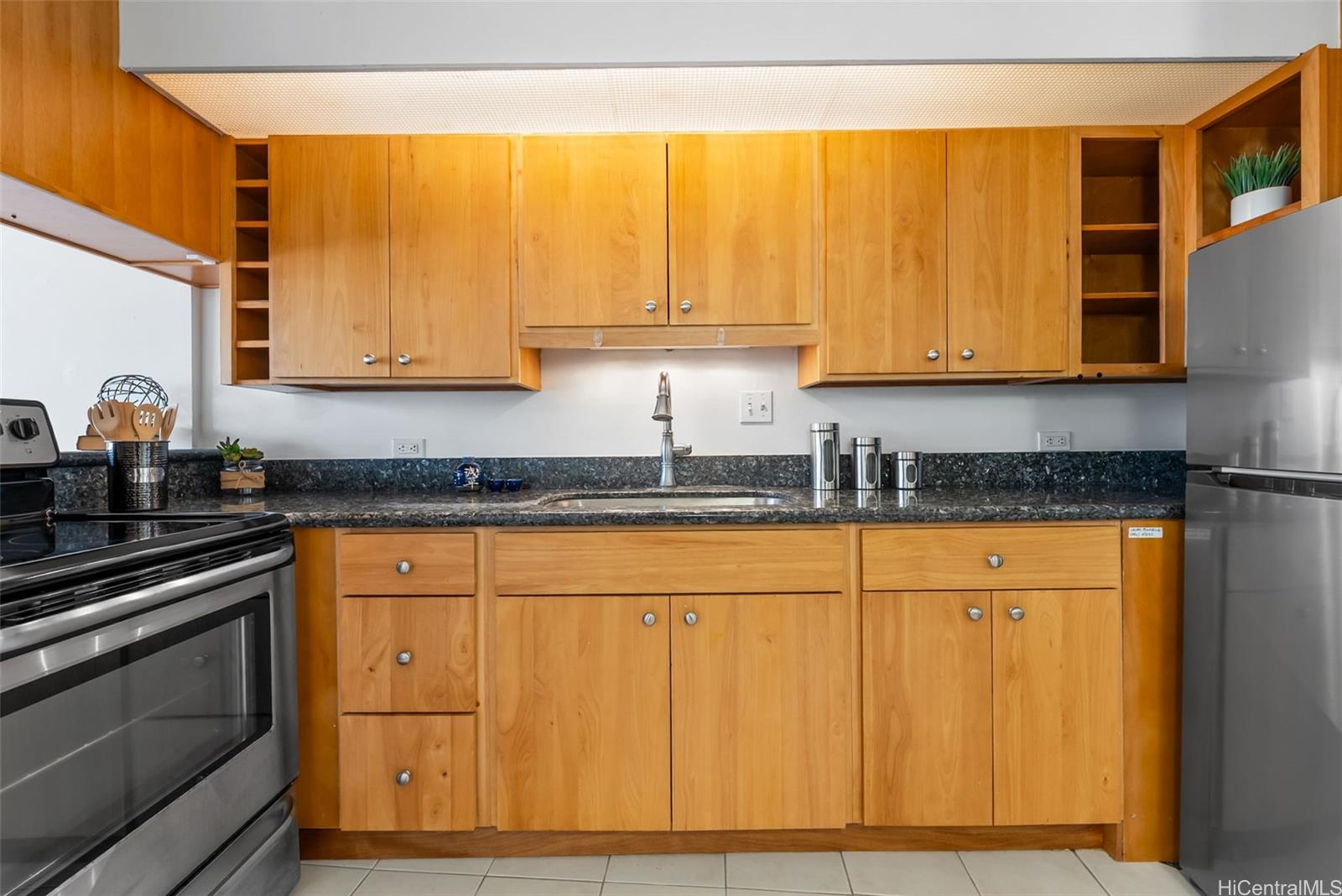 Marco Polo Apts condo # 906, Honolulu, Hawaii - photo 8 of 25