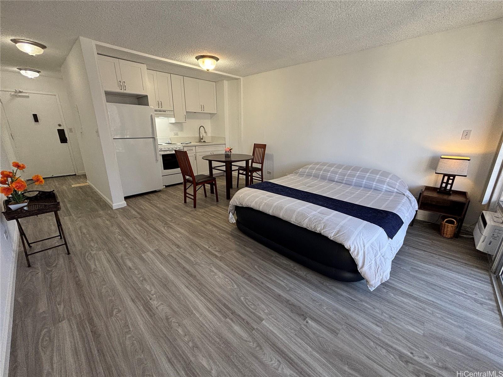 Fairway Villa condo # 1006, Honolulu, Hawaii - photo 3 of 5