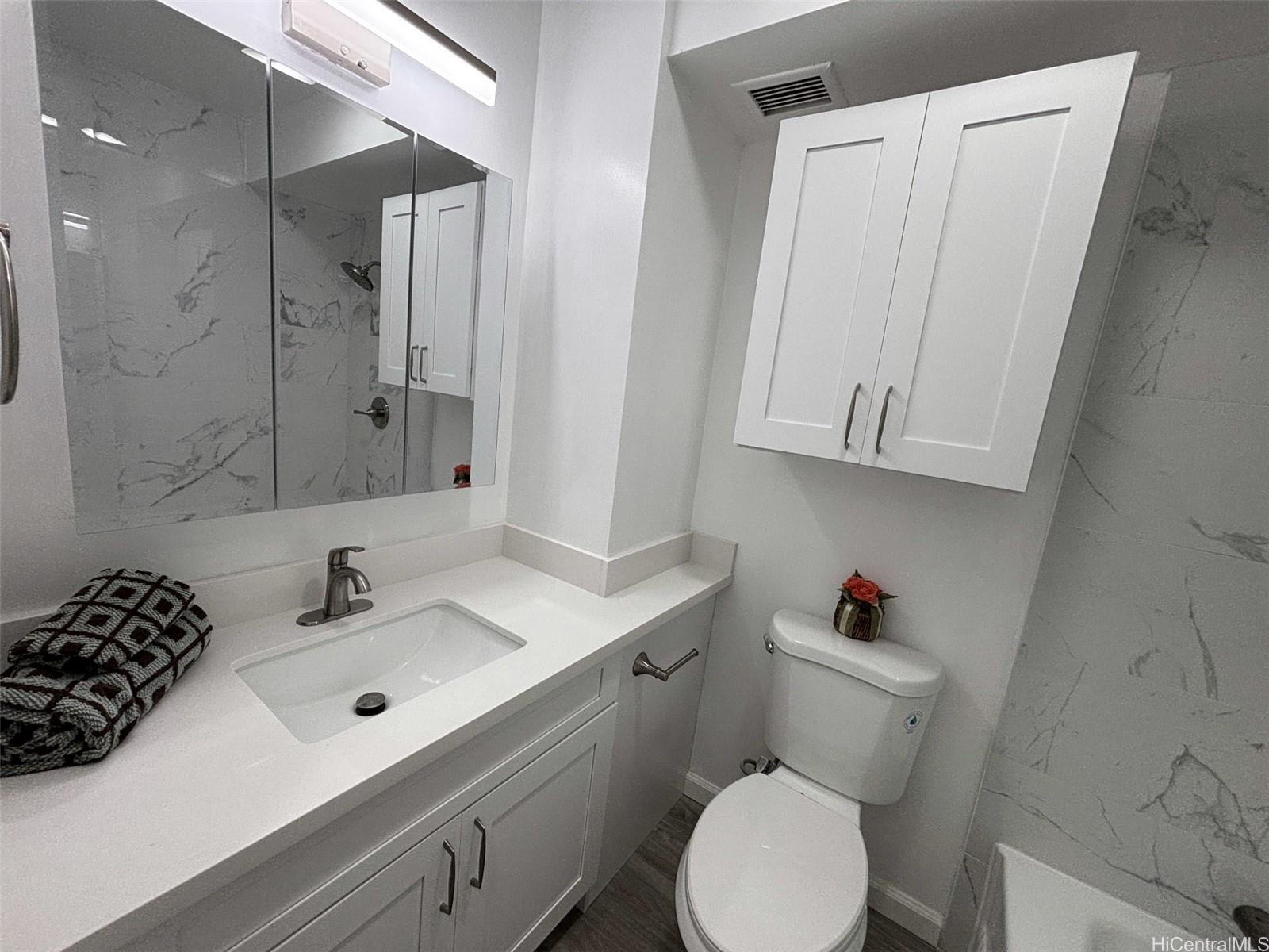 Fairway Villa condo # 1006, Honolulu, Hawaii - photo 4 of 5