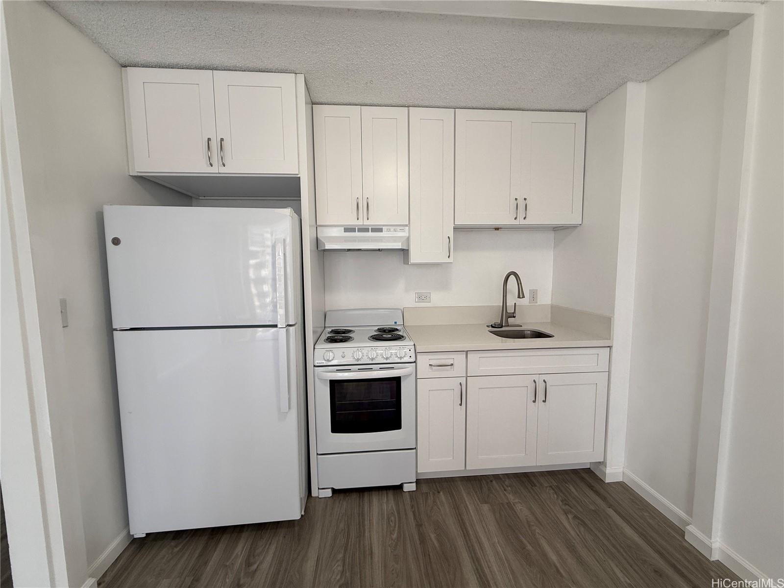 2345 Ala Wai Blvd Honolulu - Rental - photo 2 of 10